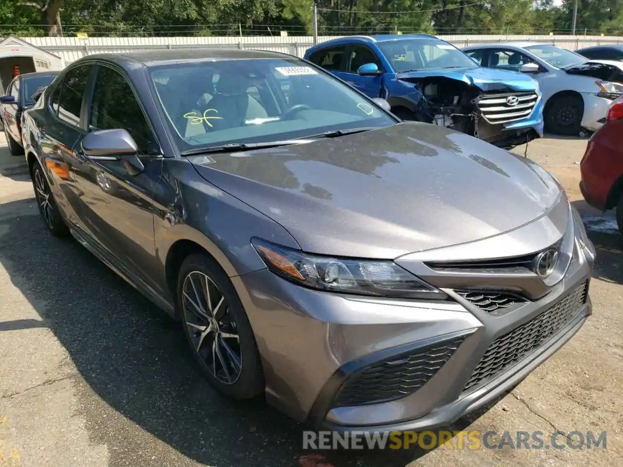 1 Photograph of a damaged car 4T1T11AK0NU655111 TOYOTA CAMRY 2022