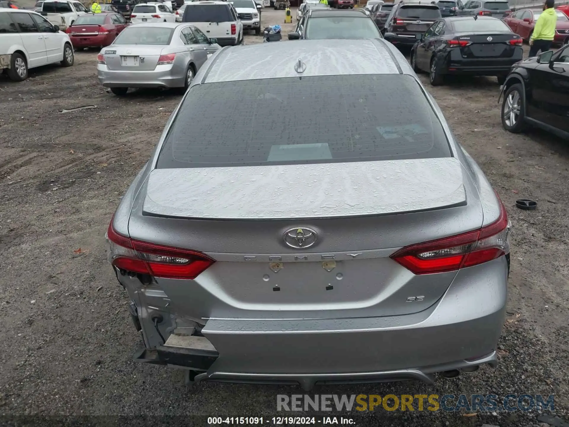 17 Photograph of a damaged car 4T1T11AK1NU643629 TOYOTA CAMRY 2022