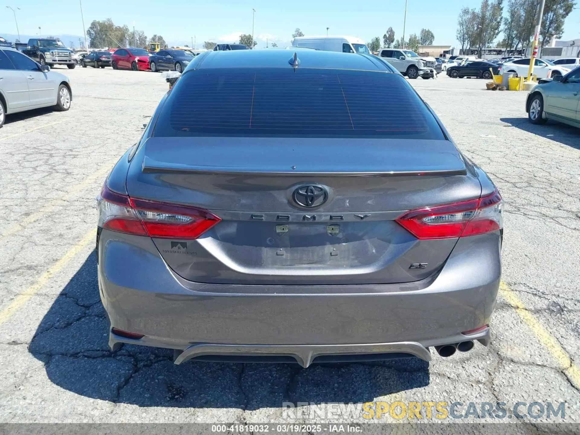 15 Photograph of a damaged car 4T1T11AK2NU701442 TOYOTA CAMRY 2022