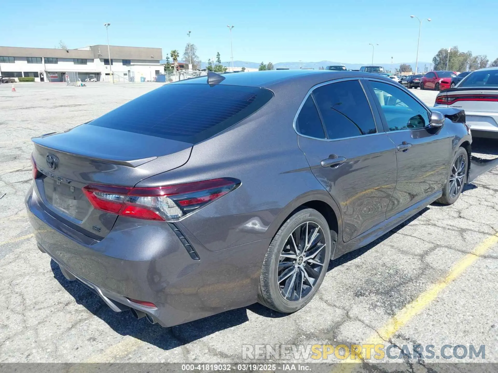4 Photograph of a damaged car 4T1T11AK2NU701442 TOYOTA CAMRY 2022