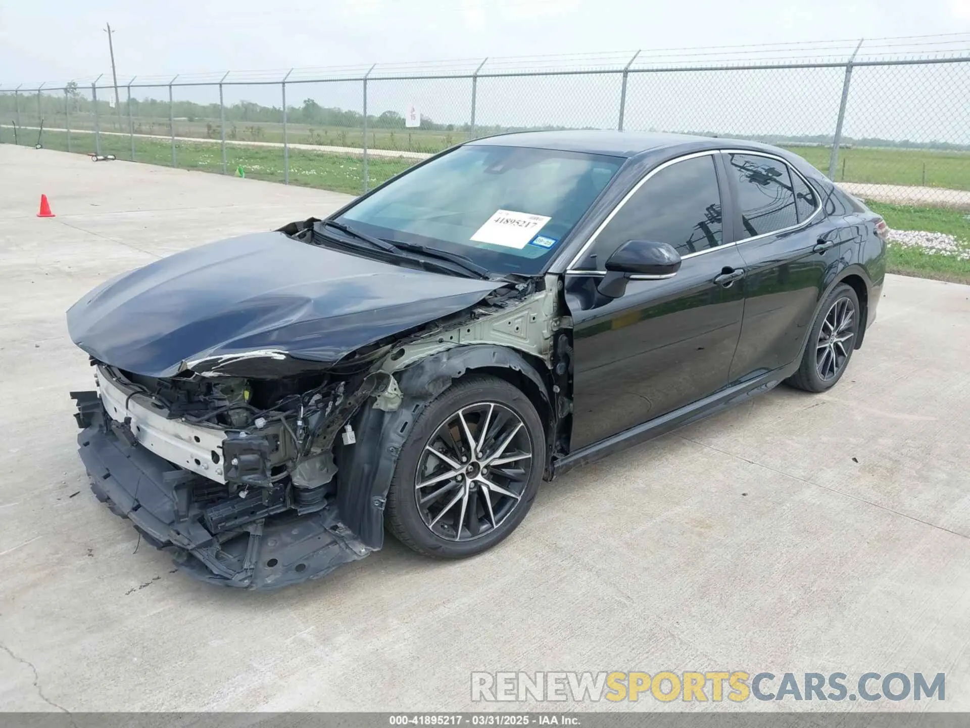 2 Photograph of a damaged car 4T1T11AK3NU016933 TOYOTA CAMRY 2022