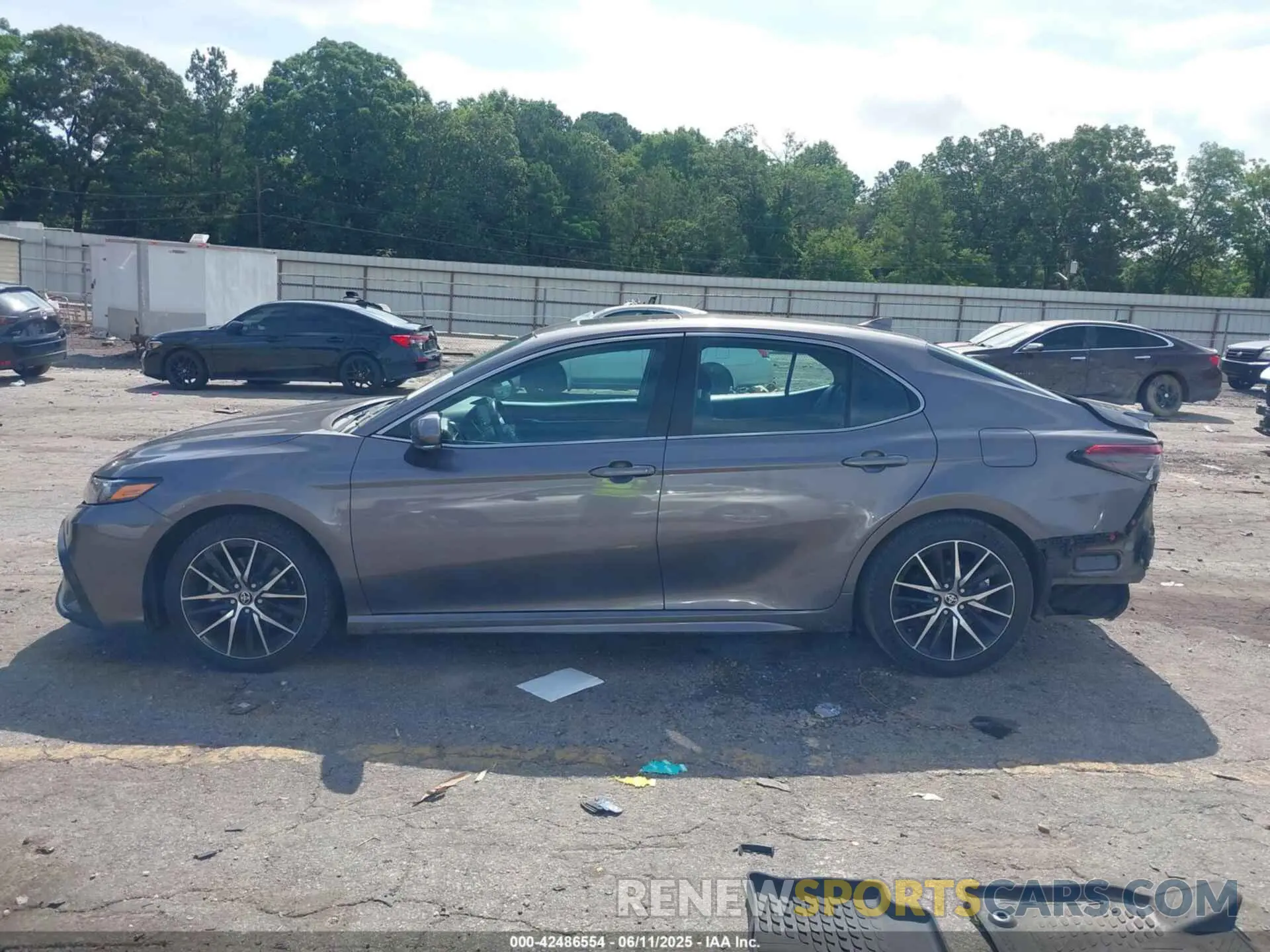 14 Photograph of a damaged car 4T1T11AK3NU638464 TOYOTA CAMRY 2022