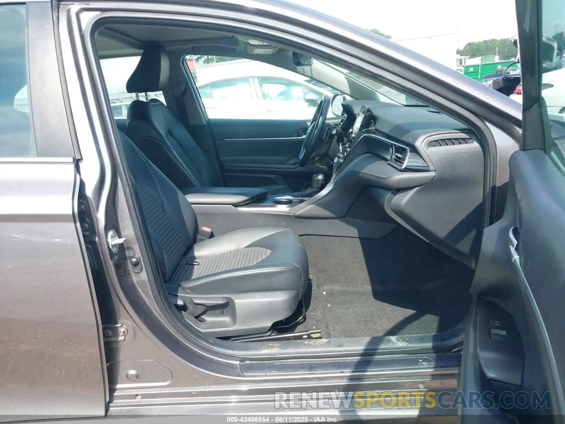 5 Photograph of a damaged car 4T1T11AK3NU638464 TOYOTA CAMRY 2022