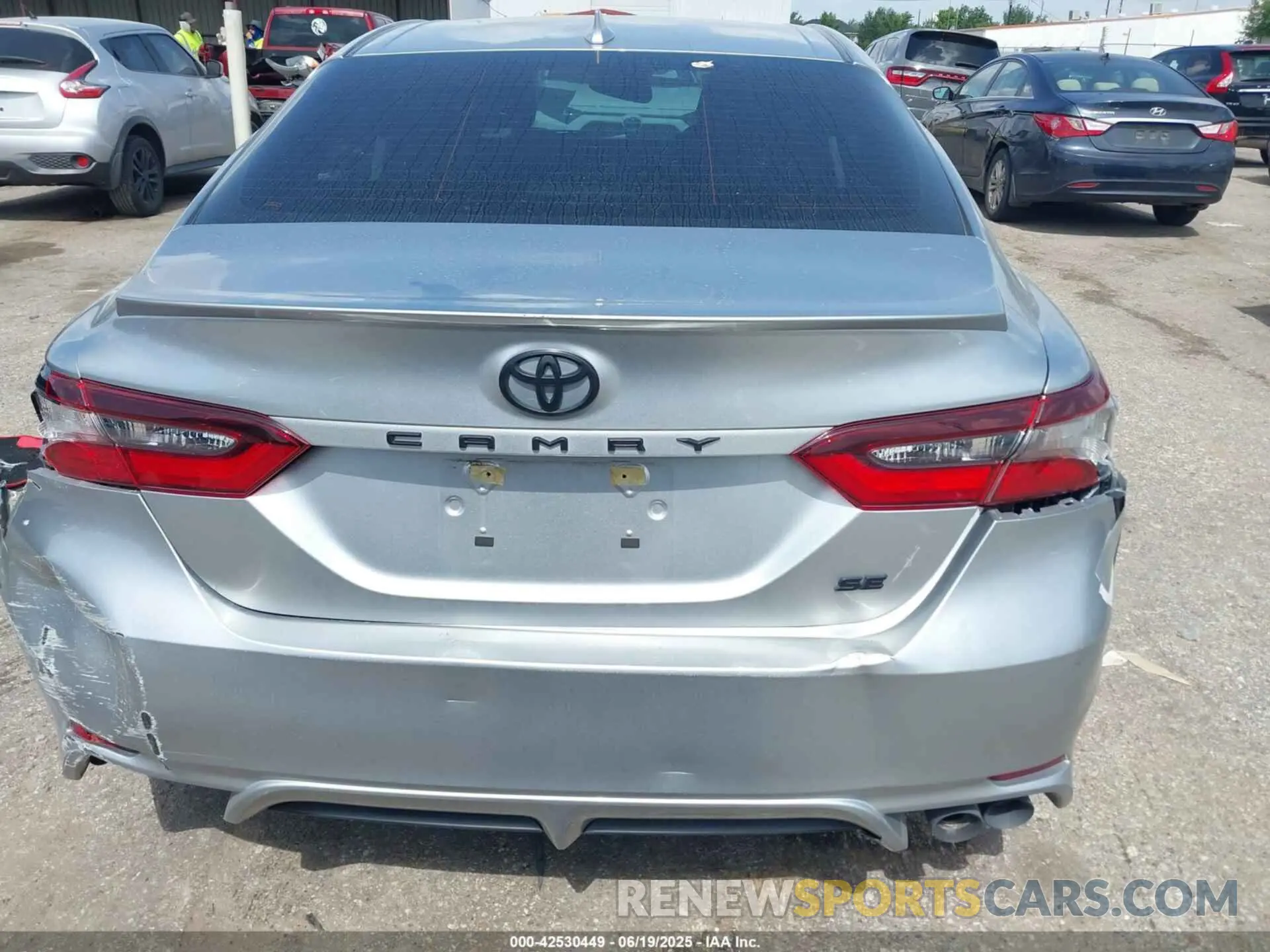 16 Photograph of a damaged car 4T1T11AK3NU643468 TOYOTA CAMRY 2022