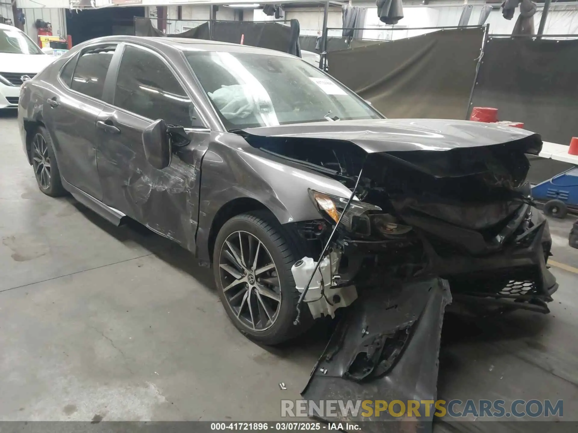 1 Photograph of a damaged car 4T1T11AK3NU717312 TOYOTA CAMRY 2022