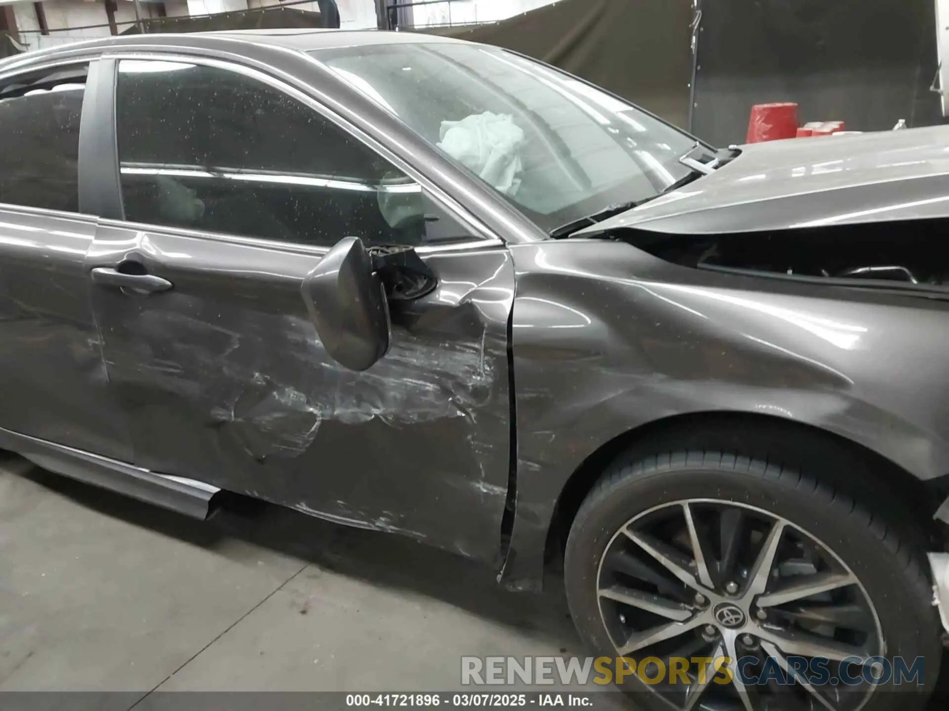 16 Photograph of a damaged car 4T1T11AK3NU717312 TOYOTA CAMRY 2022