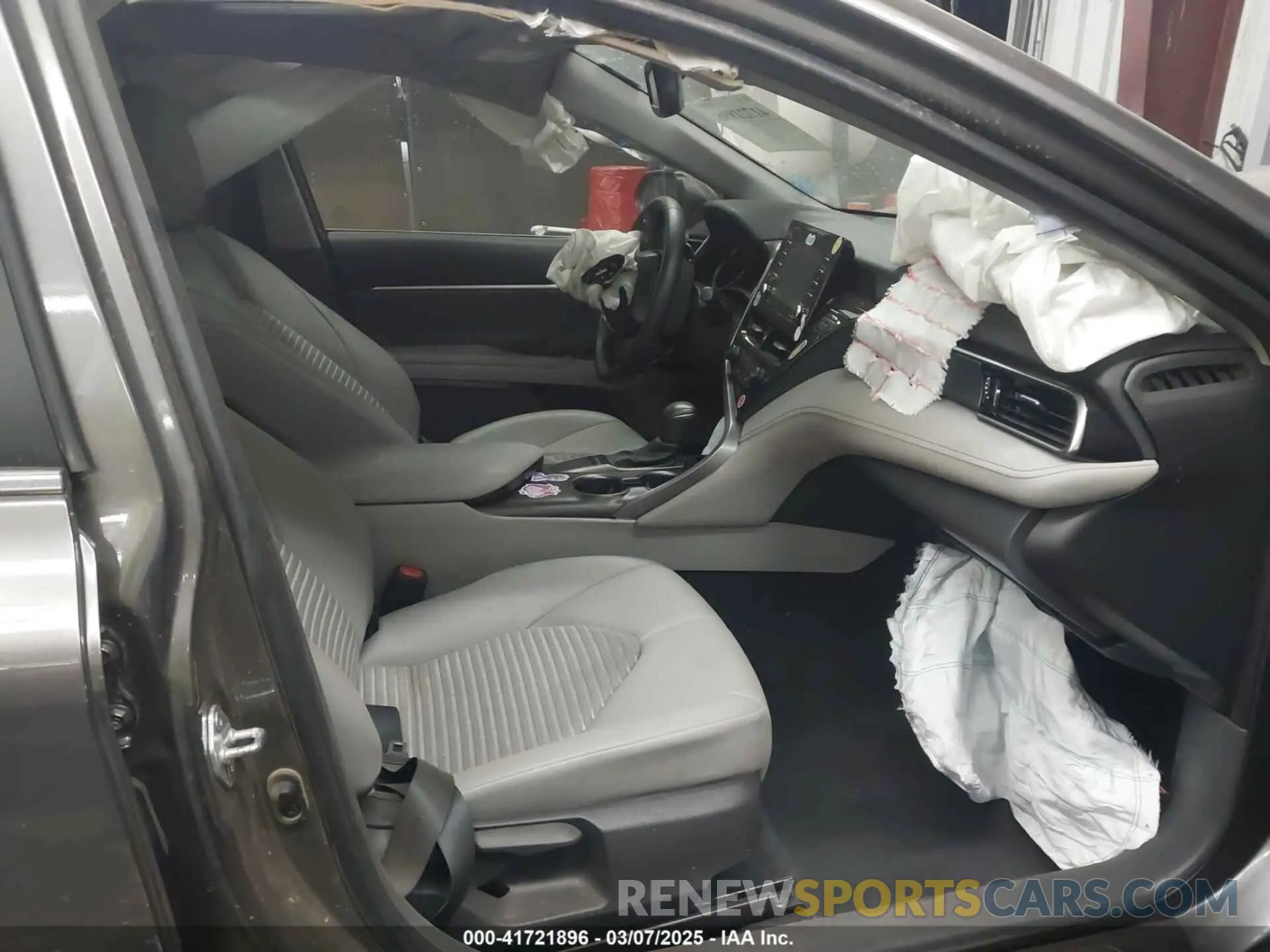 5 Photograph of a damaged car 4T1T11AK3NU717312 TOYOTA CAMRY 2022