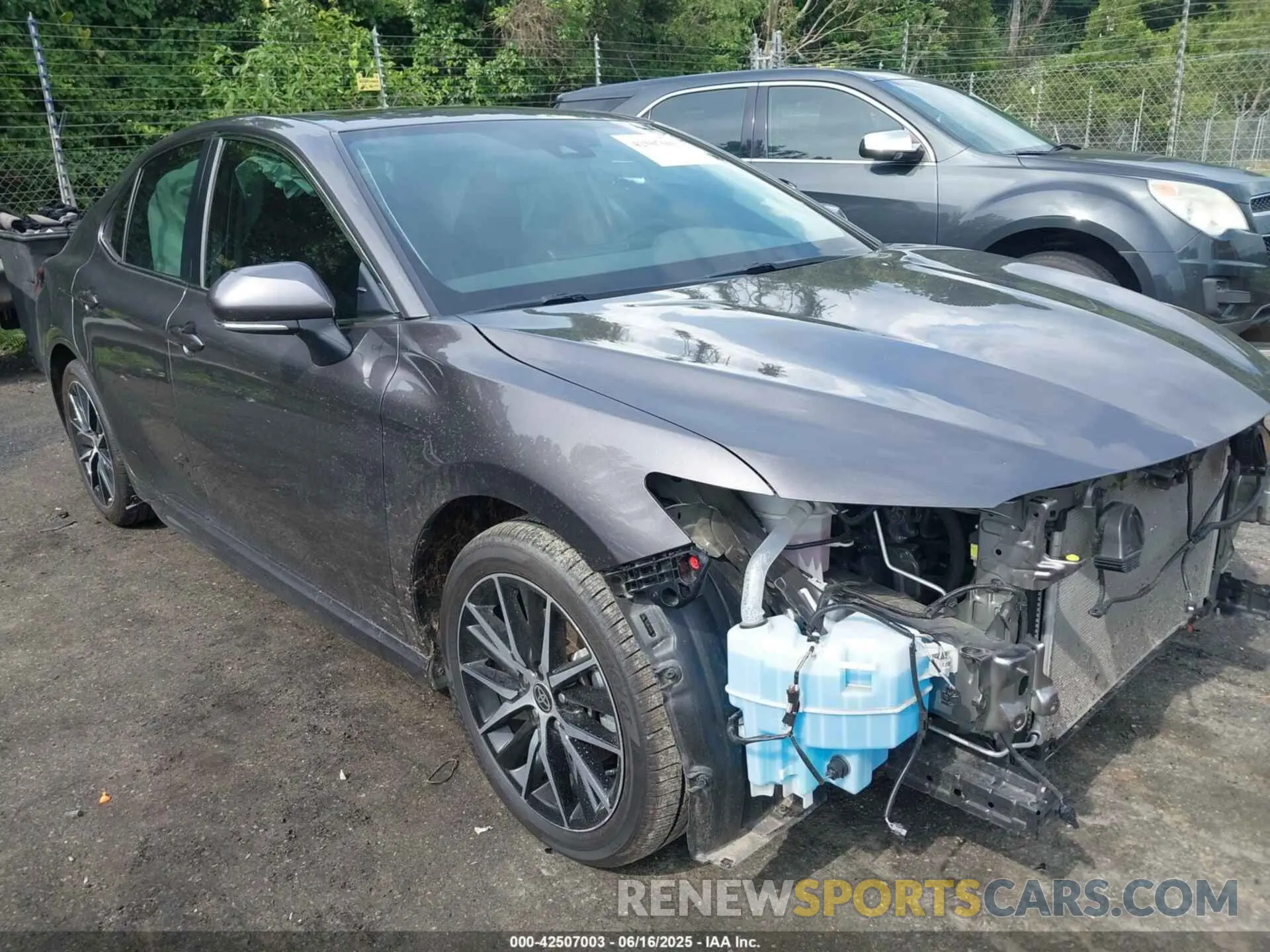 1 Photograph of a damaged car 4T1T11AK4NU013779 TOYOTA CAMRY 2022