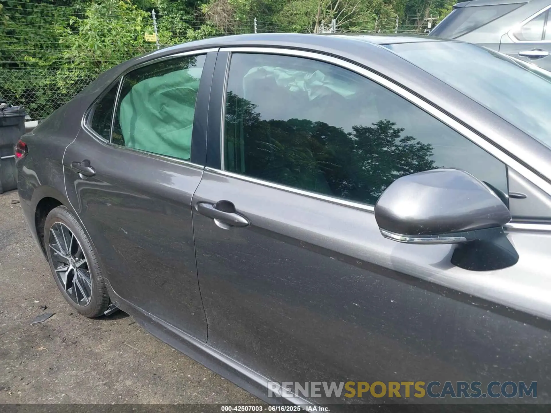 14 Photograph of a damaged car 4T1T11AK4NU013779 TOYOTA CAMRY 2022