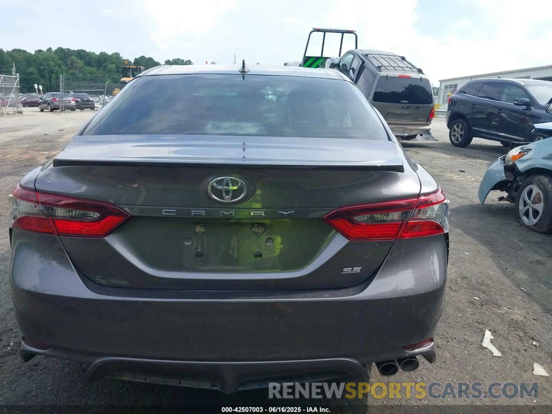 17 Photograph of a damaged car 4T1T11AK4NU013779 TOYOTA CAMRY 2022