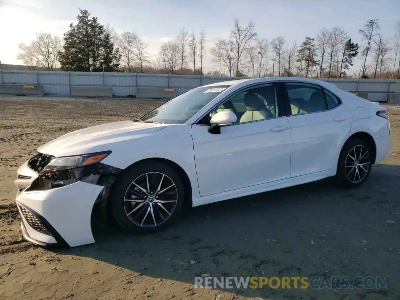 1 Photograph of a damaged car 4T1T11AK4NU678147 TOYOTA CAMRY 2022