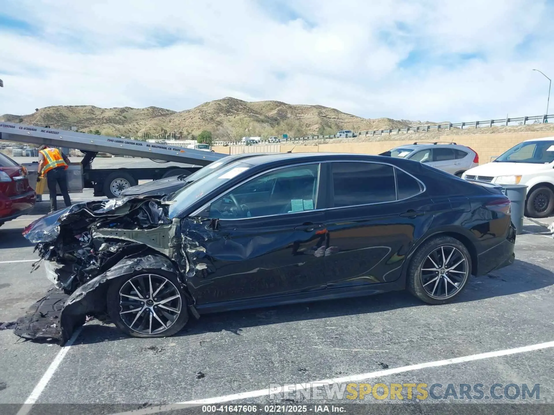 14 Photograph of a damaged car 4T1T11AK4NU682568 TOYOTA CAMRY 2022