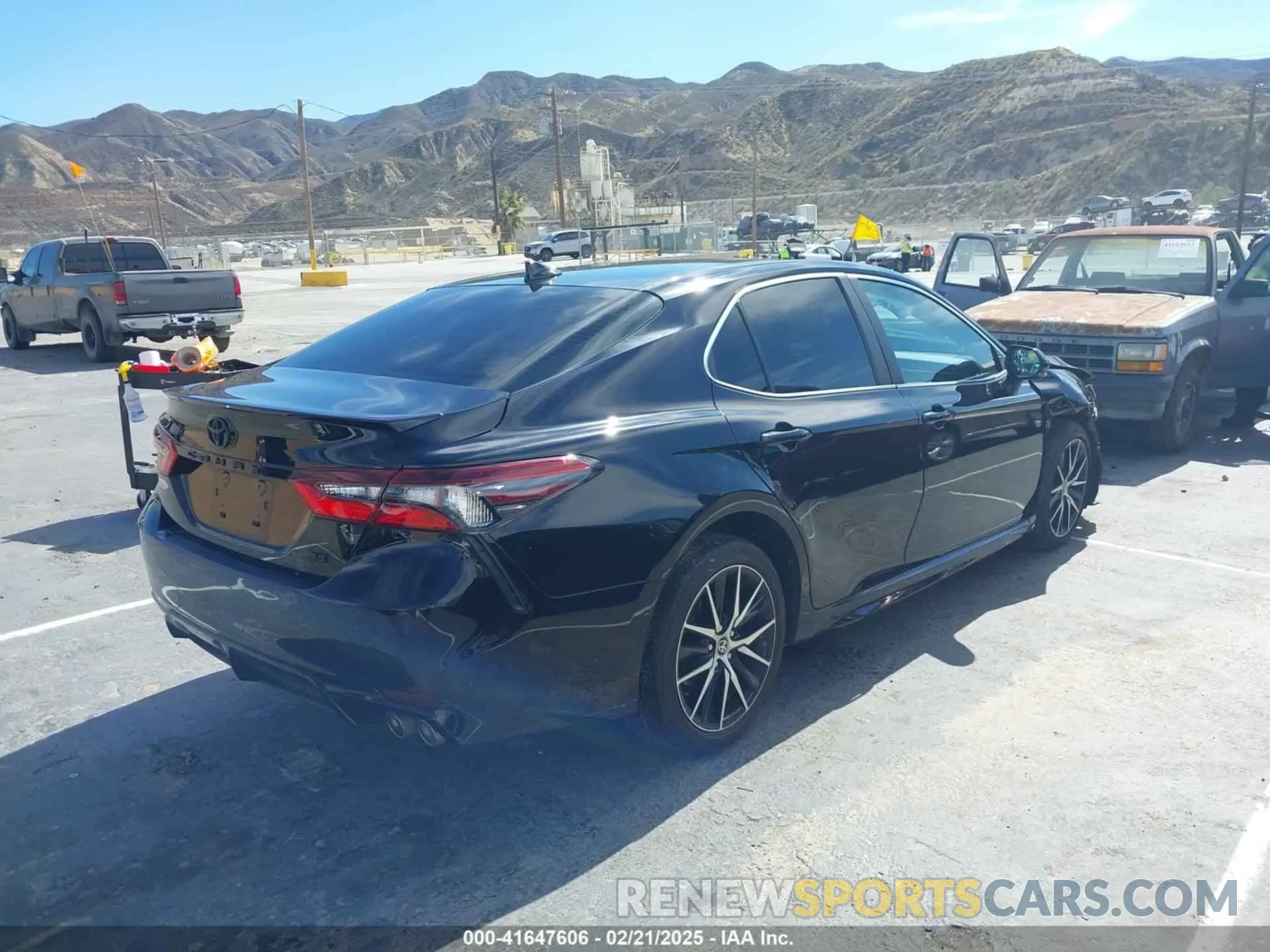 4 Photograph of a damaged car 4T1T11AK4NU682568 TOYOTA CAMRY 2022
