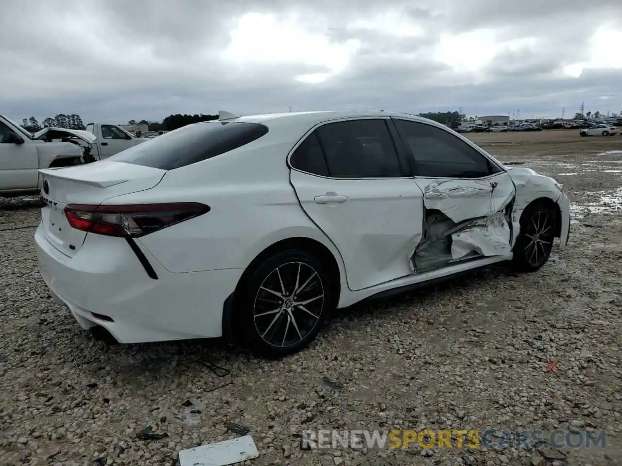 3 Photograph of a damaged car 4T1T11AK5NU037122 TOYOTA CAMRY 2022