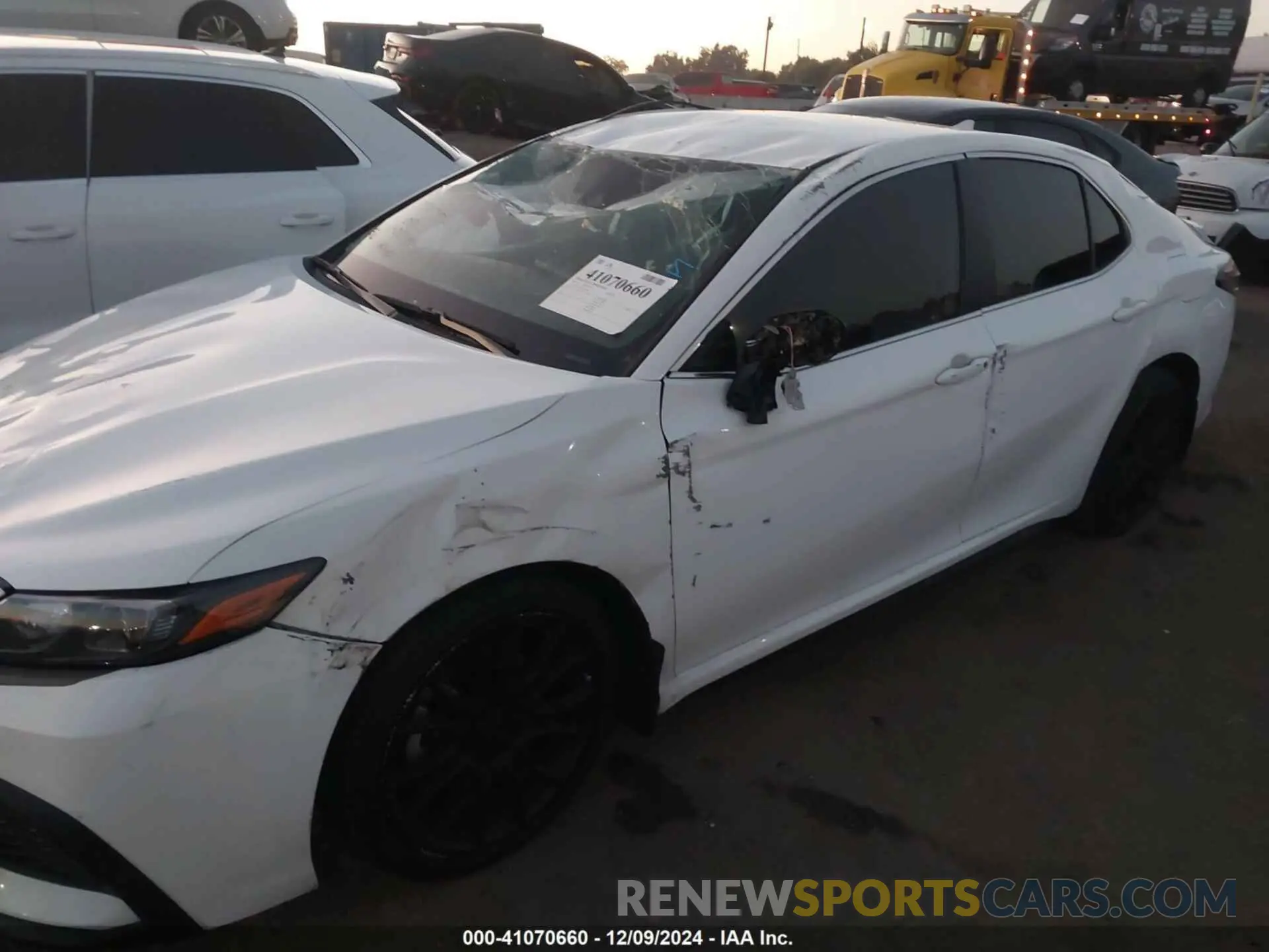 6 Photograph of a damaged car 4T1T11AK5NU061470 TOYOTA CAMRY 2022