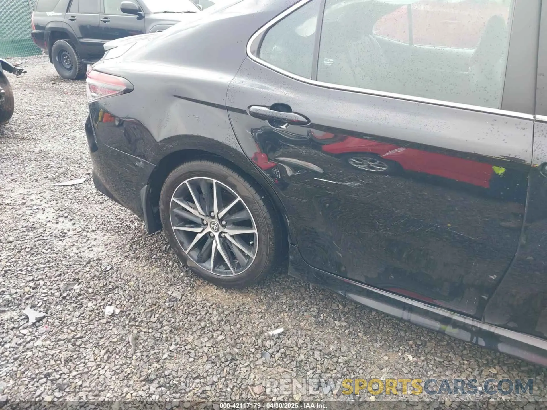19 Photograph of a damaged car 4T1T11AK5NU717800 TOYOTA CAMRY 2022