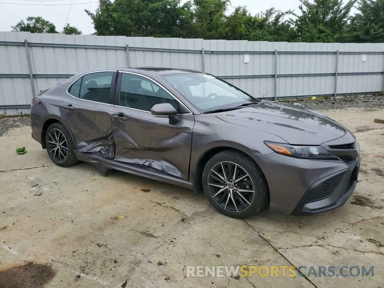4 Photograph of a damaged car 4T1T11AK6NU039669 TOYOTA CAMRY 2022