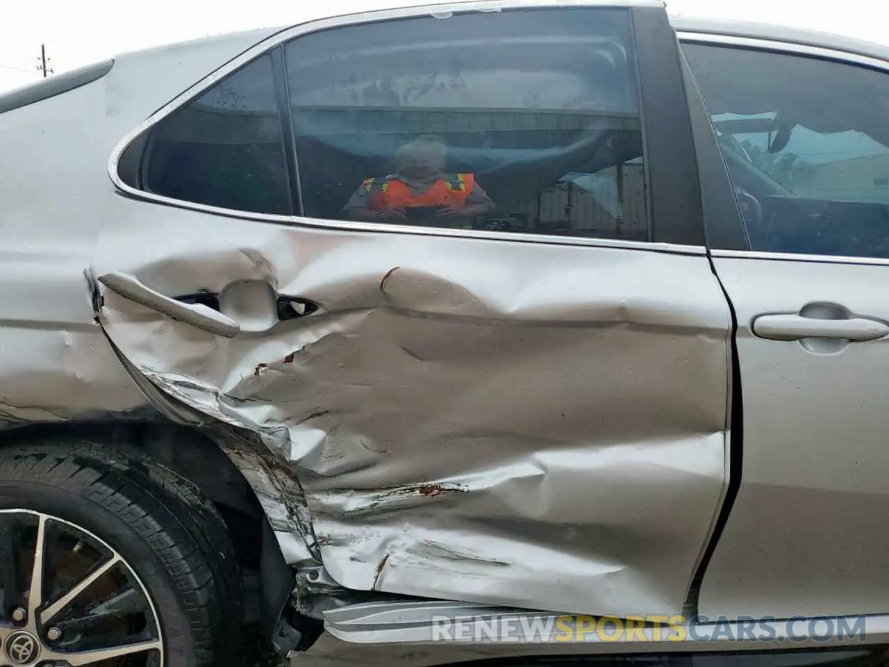 10 Photograph of a damaged car 4T1T11AK6NU056052 TOYOTA CAMRY 2022