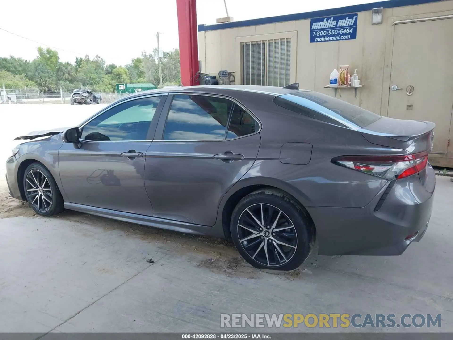 14 Photograph of a damaged car 4T1T11AK6NU639527 TOYOTA CAMRY 2022