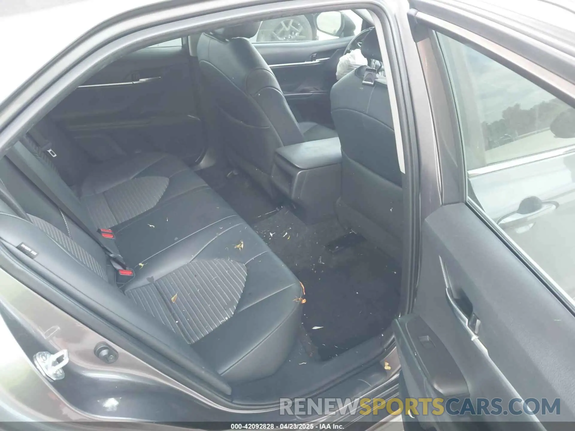 8 Photograph of a damaged car 4T1T11AK6NU639527 TOYOTA CAMRY 2022