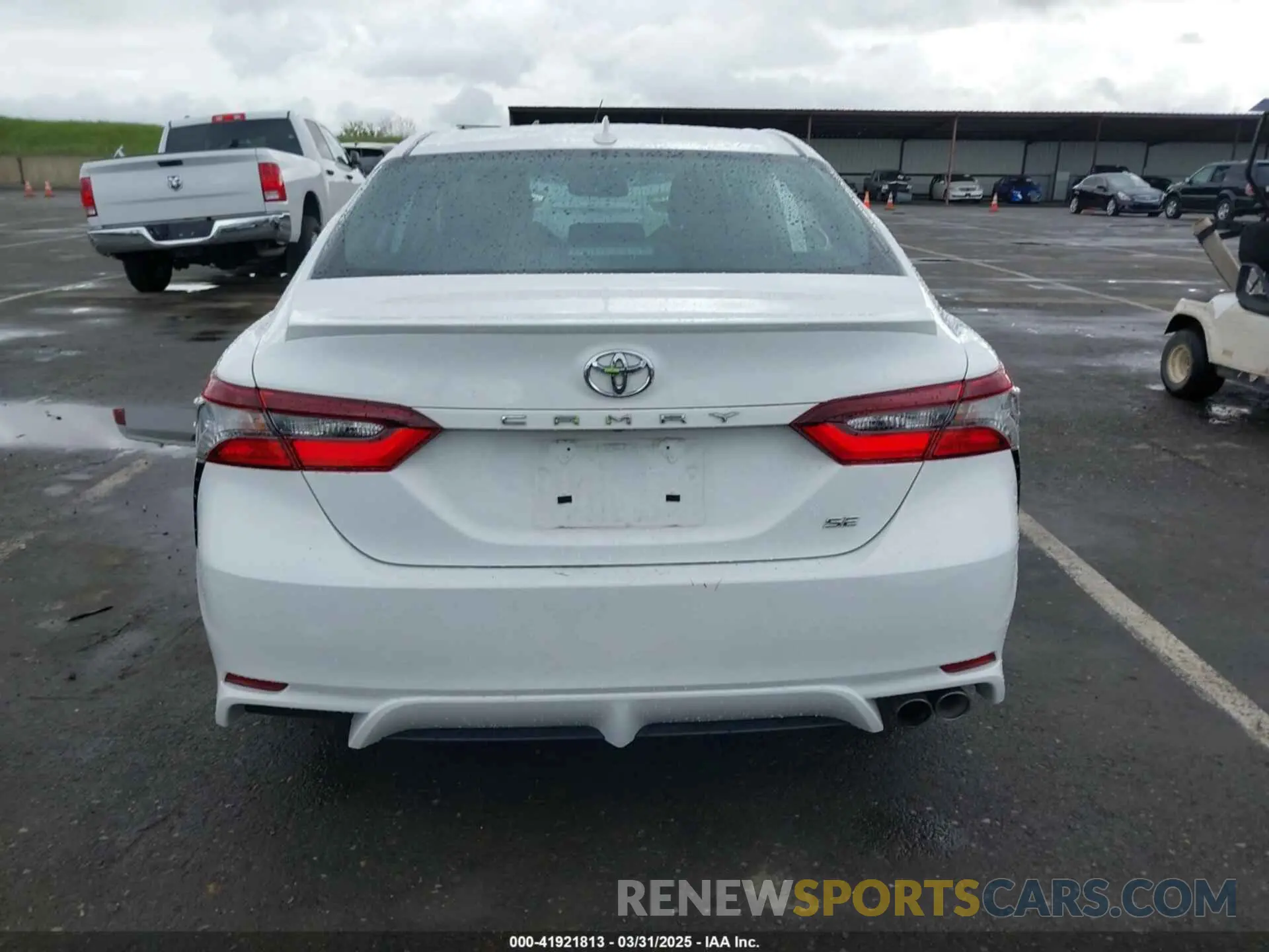 17 Photograph of a damaged car 4T1T11AK6NU641990 TOYOTA CAMRY 2022