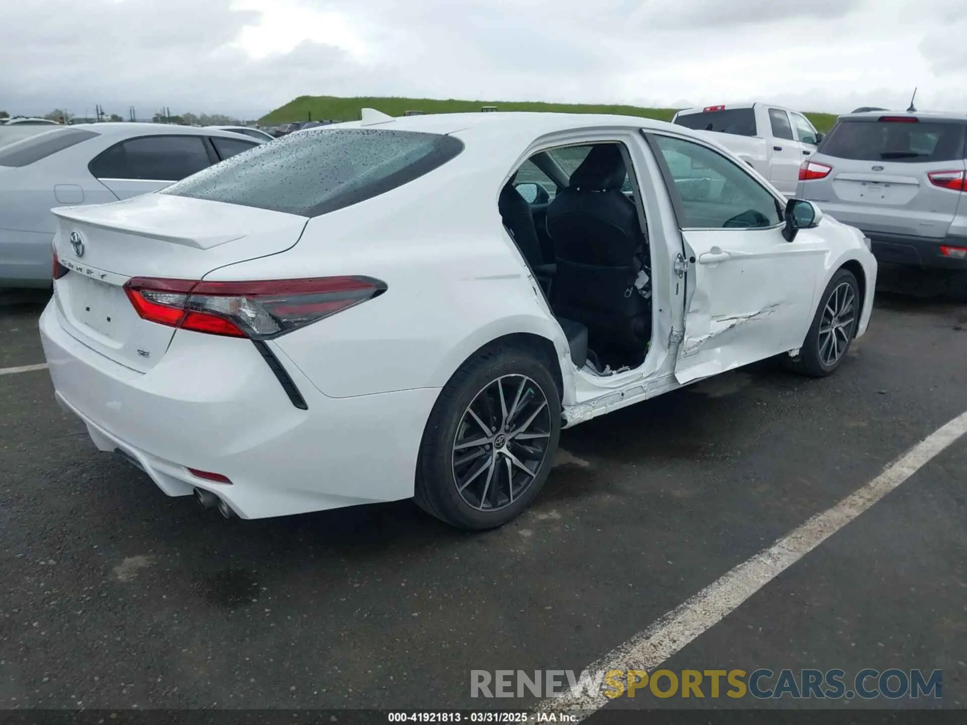 4 Photograph of a damaged car 4T1T11AK6NU641990 TOYOTA CAMRY 2022