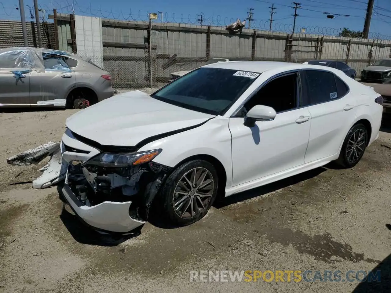 1 Photograph of a damaged car 4T1T11AK6NU657428 TOYOTA CAMRY 2022