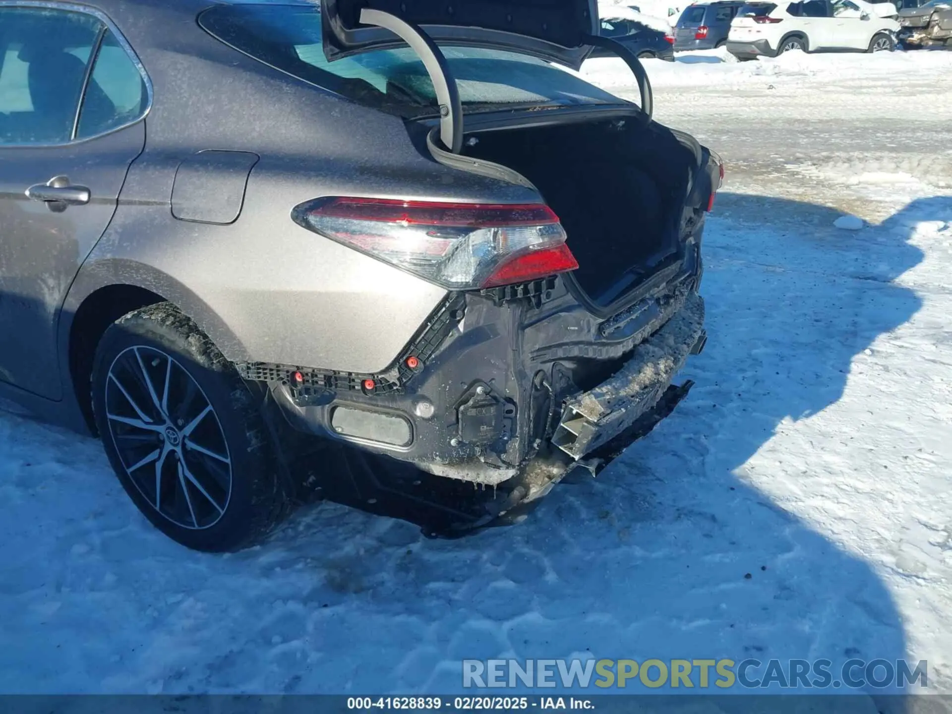 6 Photograph of a damaged car 4T1T11AK7NU690017 TOYOTA CAMRY 2022