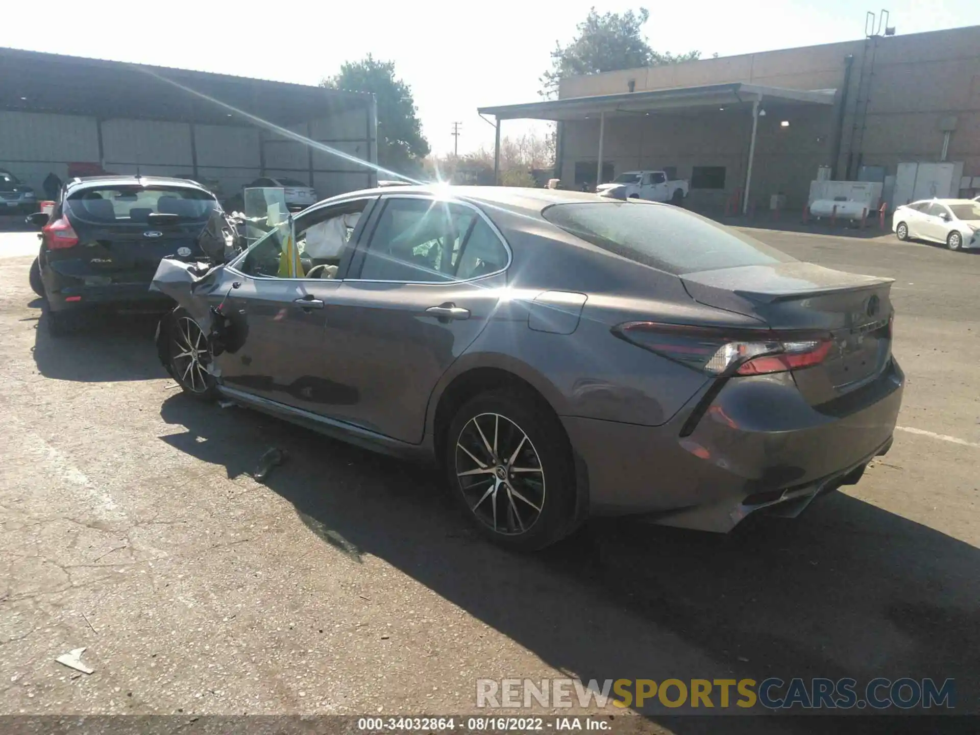 3 Photograph of a damaged car 4T1T11AK8NU627167 TOYOTA CAMRY 2022