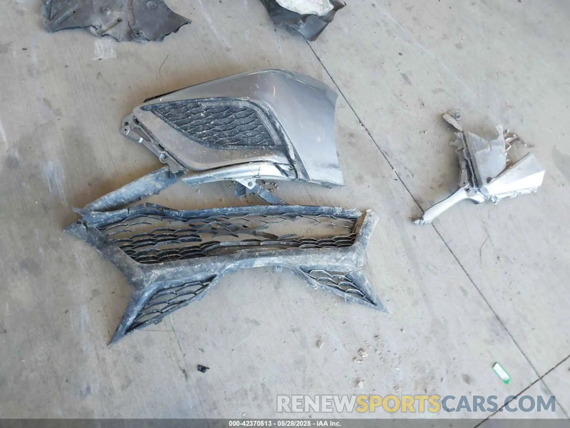11 Photograph of a damaged car 4T1T11AK8NU659228 TOYOTA CAMRY 2022