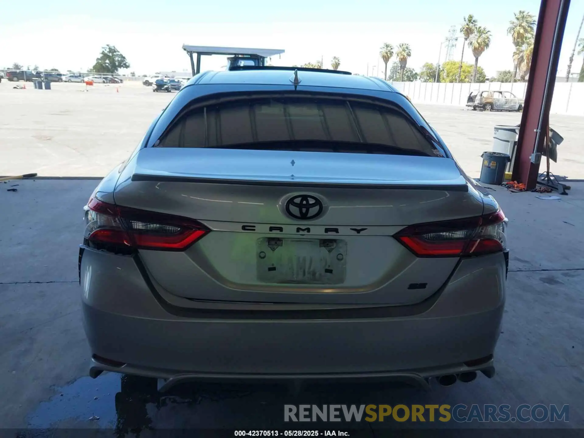 16 Photograph of a damaged car 4T1T11AK8NU659228 TOYOTA CAMRY 2022