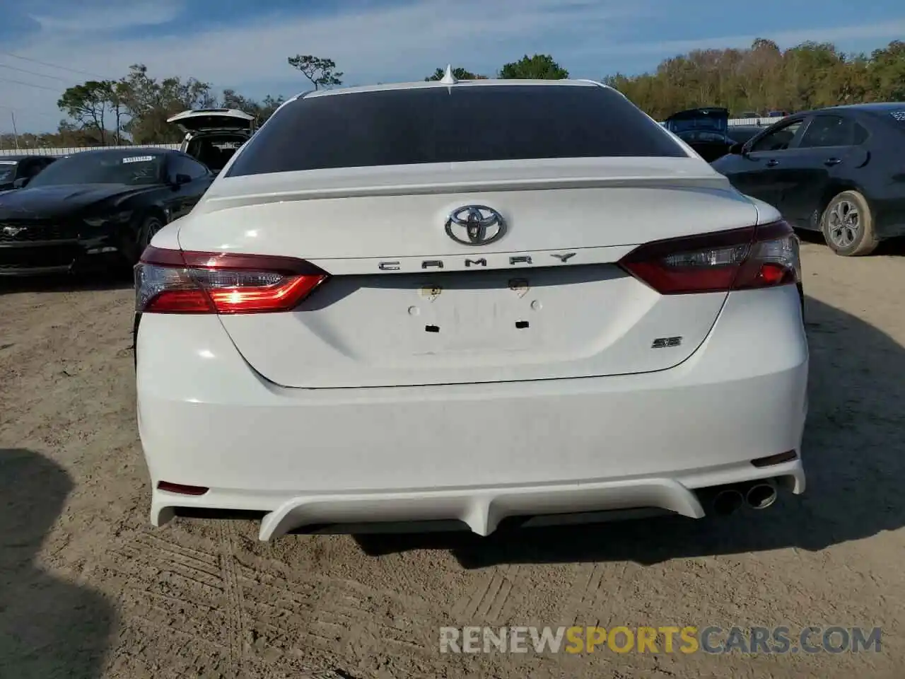 6 Photograph of a damaged car 4T1T11AK8NU706192 TOYOTA CAMRY 2022