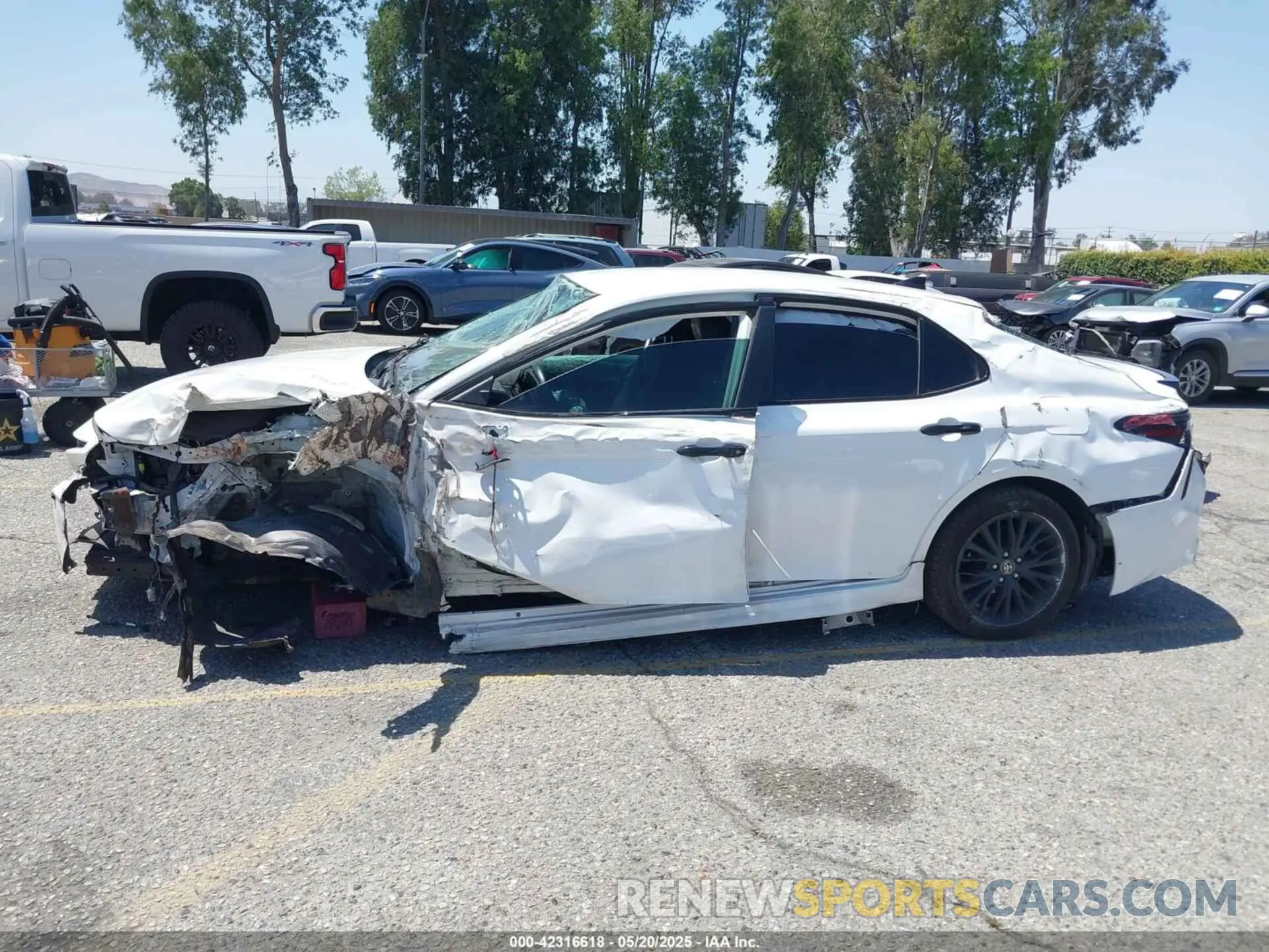 14 Photograph of a damaged car 4T1T11AK9NU047717 TOYOTA CAMRY 2022