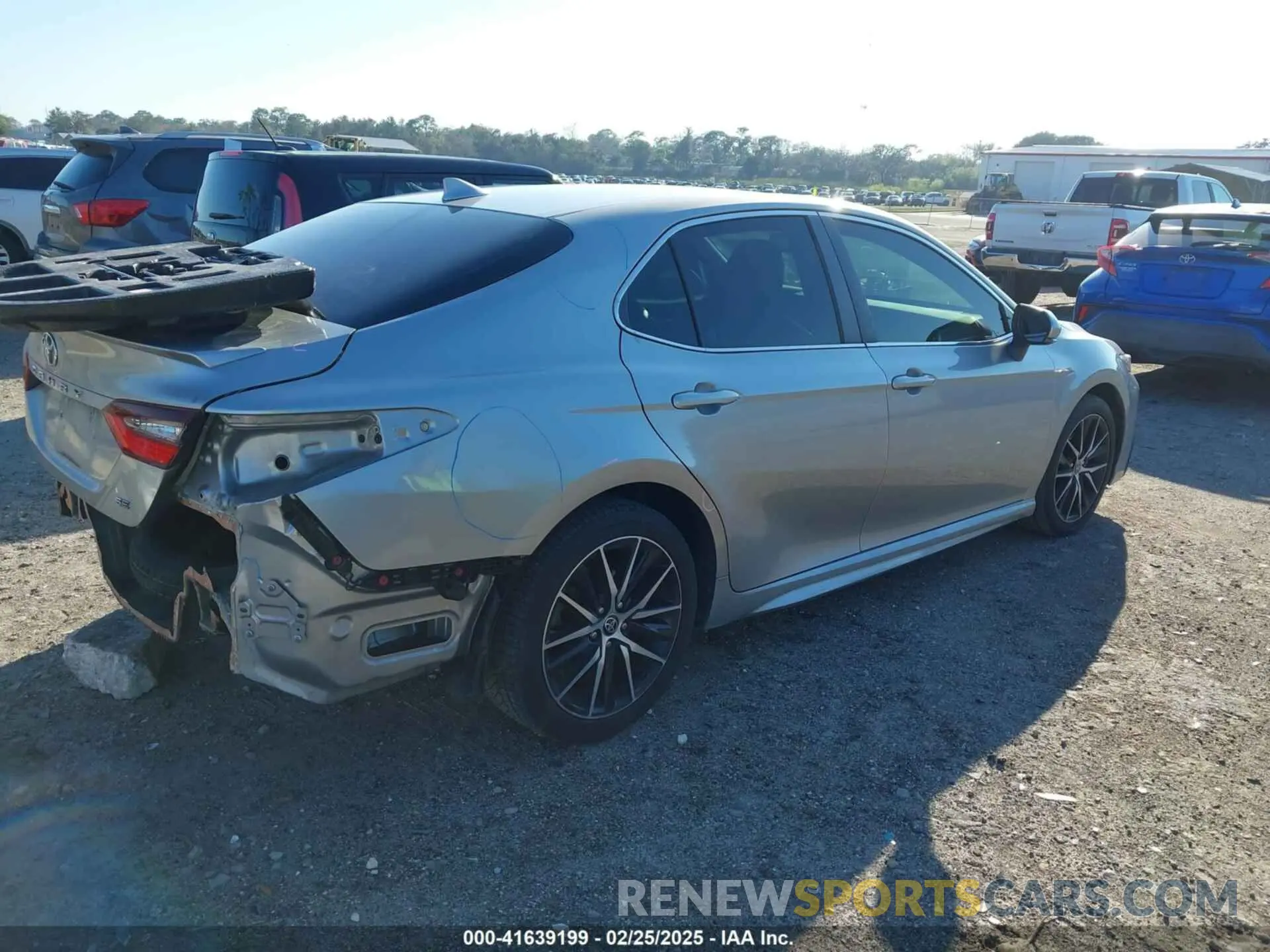 4 Photograph of a damaged car 4T1T11AK9NU641711 TOYOTA CAMRY 2022