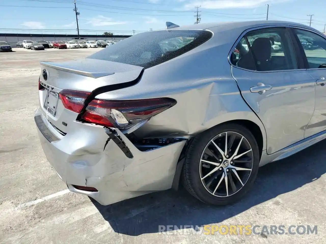 9 Photograph of a damaged car 4T1T11AK9NU697163 TOYOTA CAMRY 2022