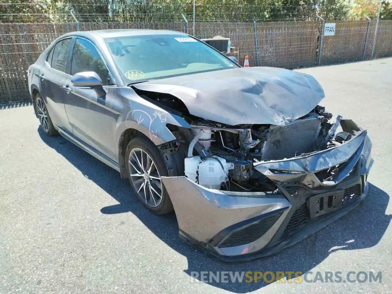 1 Photograph of a damaged car 4T1T11AKXNU620107 TOYOTA CAMRY 2022