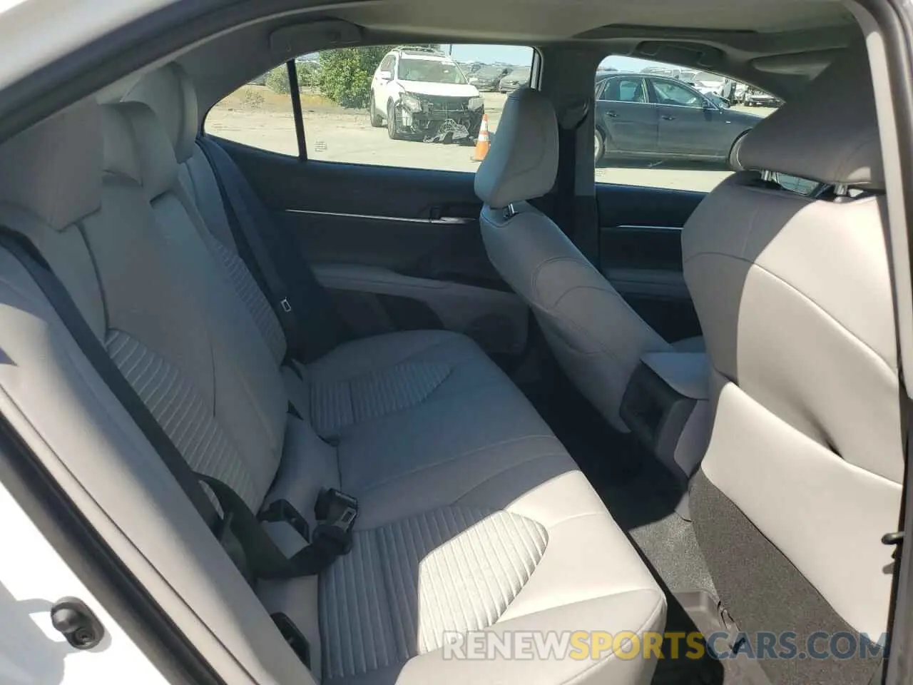 10 Photograph of a damaged car 4T1T11AKXNU624951 TOYOTA CAMRY 2022