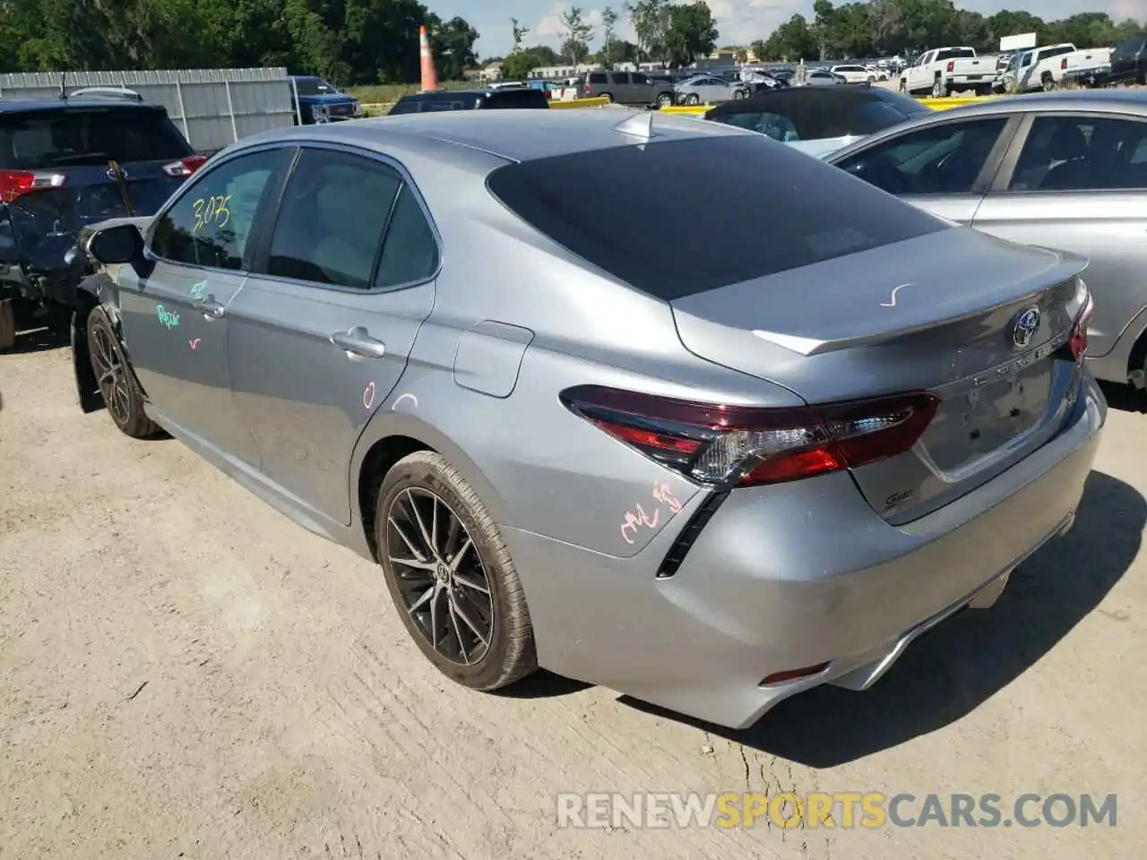 3 Photograph of a damaged car 4T1T11AKXNU669811 TOYOTA CAMRY 2022