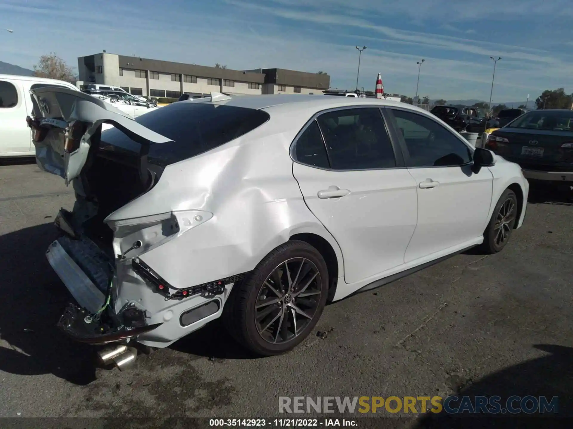 4 Photograph of a damaged car 4T1T11BK1NU058841 TOYOTA CAMRY 2022