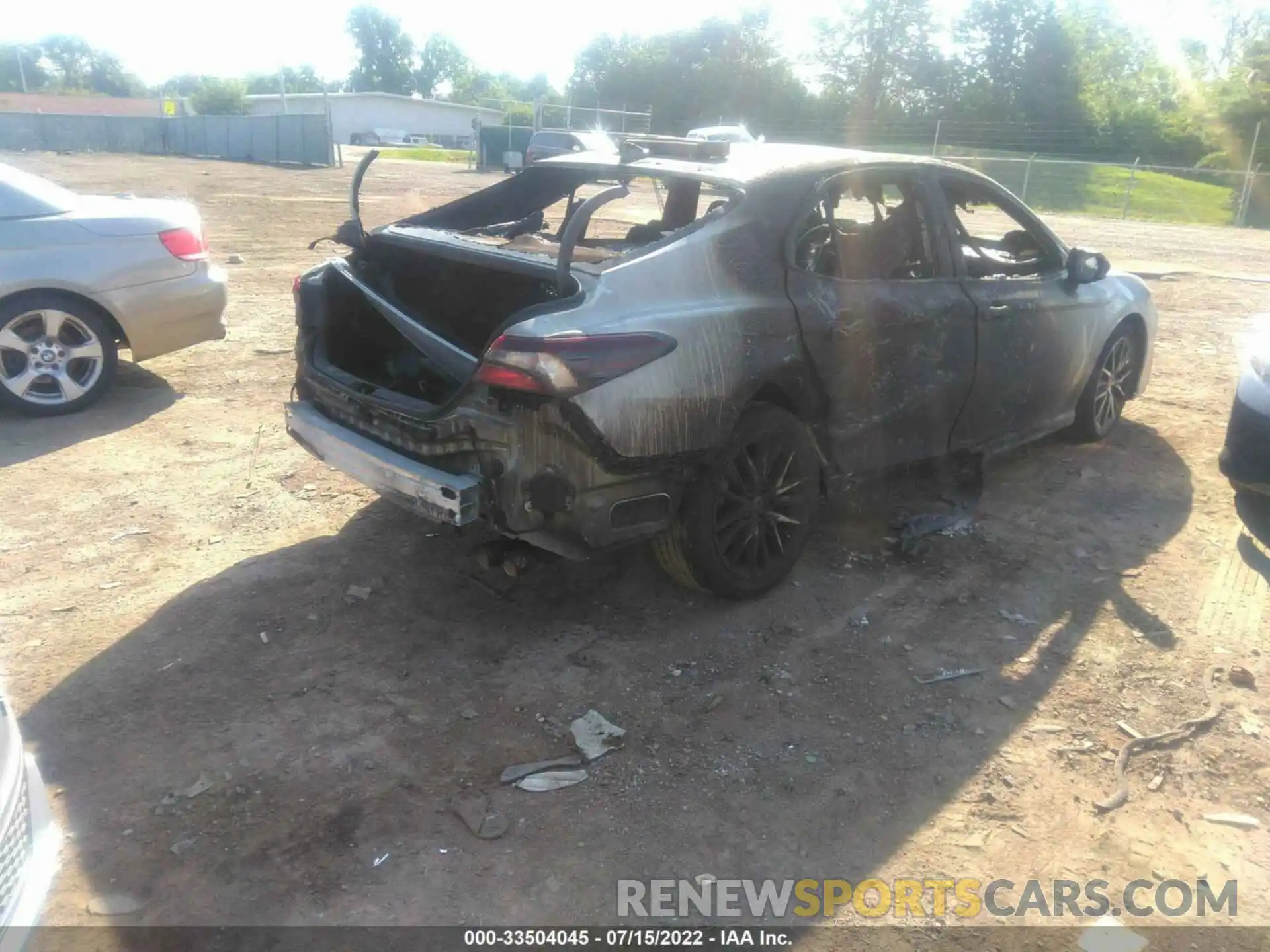 4 Photograph of a damaged car 4T1T11BK2NU051655 TOYOTA CAMRY 2022