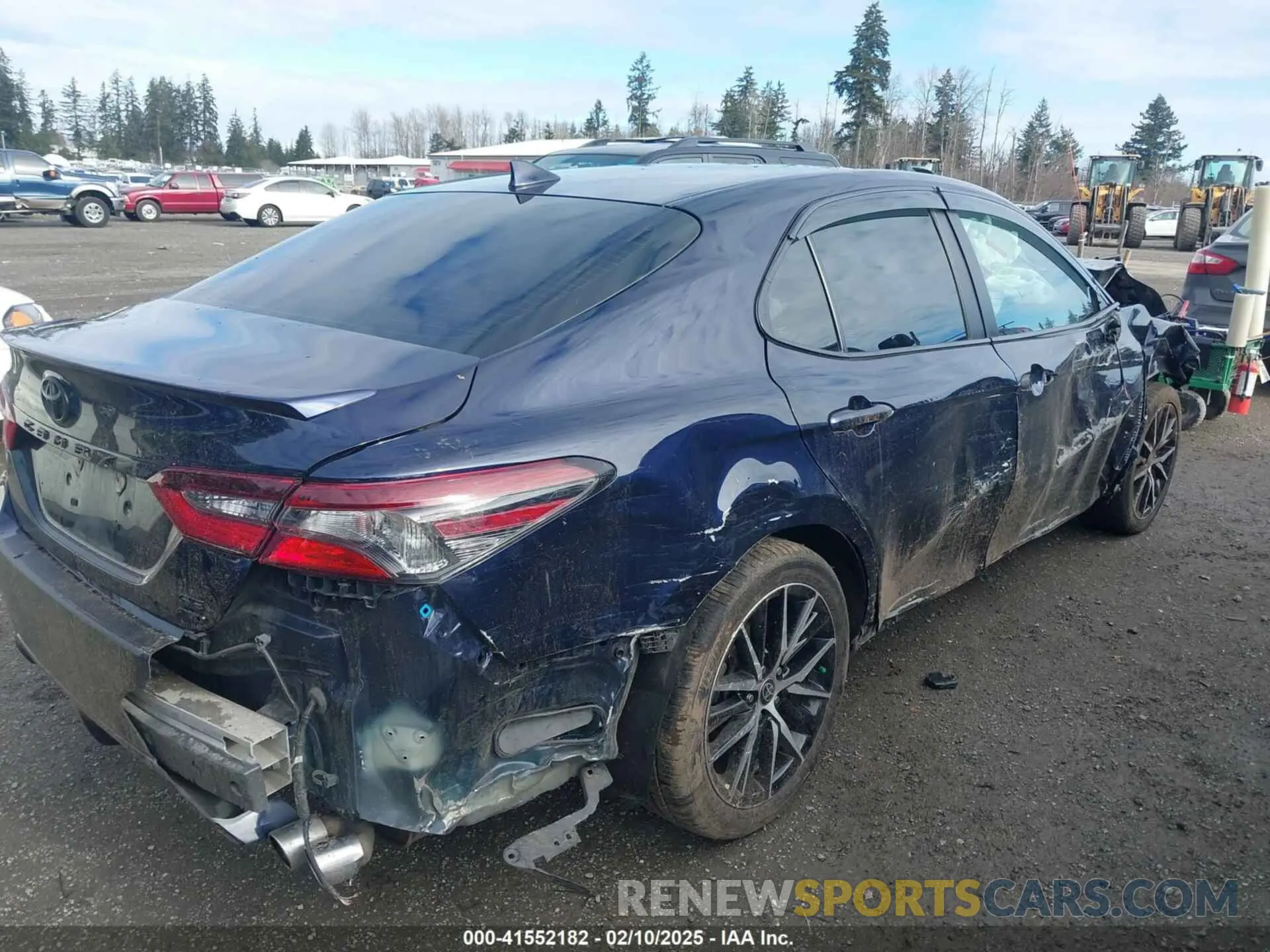 4 Photograph of a damaged car 4T1T11BK2NU053518 TOYOTA CAMRY 2022