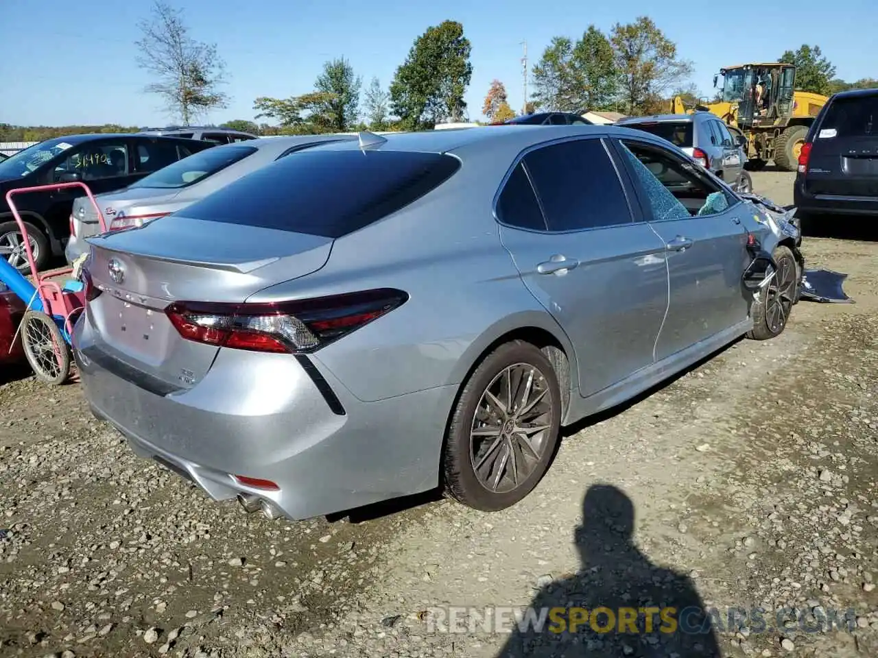 4 Photograph of a damaged car 4T1T11BK4NU067100 TOYOTA CAMRY 2022