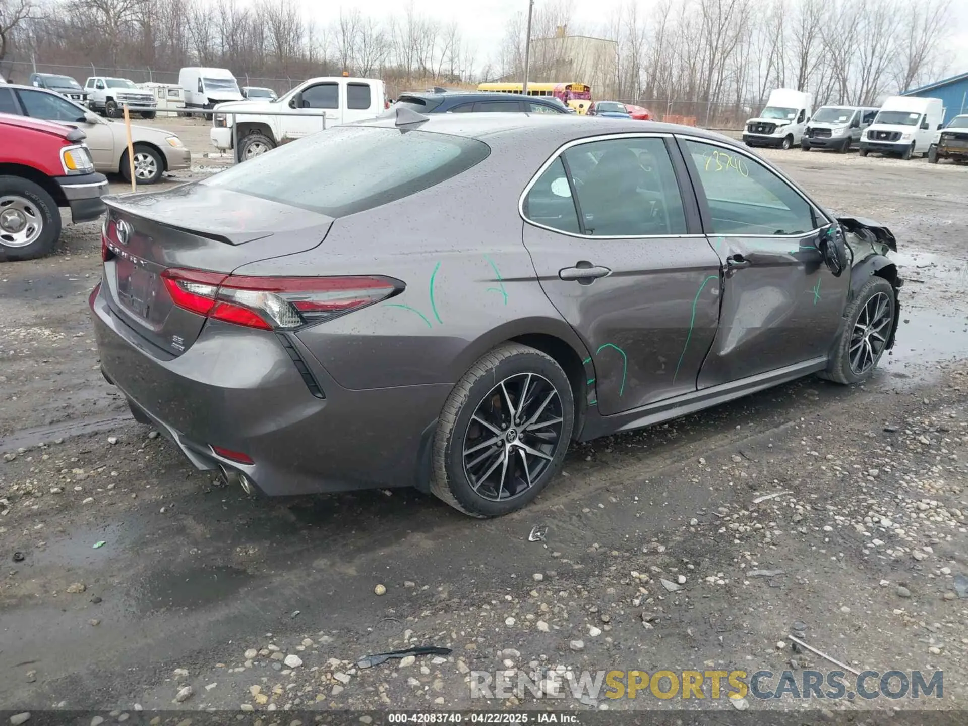 4 Photograph of a damaged car 4T1T11BK5NU061614 TOYOTA CAMRY 2022