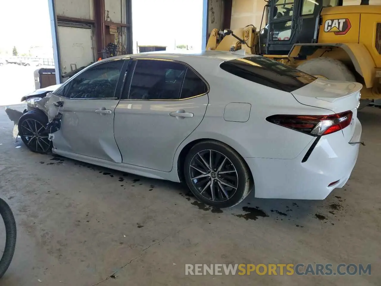 2 Photograph of a damaged car 4T1T11BK6NU053618 TOYOTA CAMRY 2022