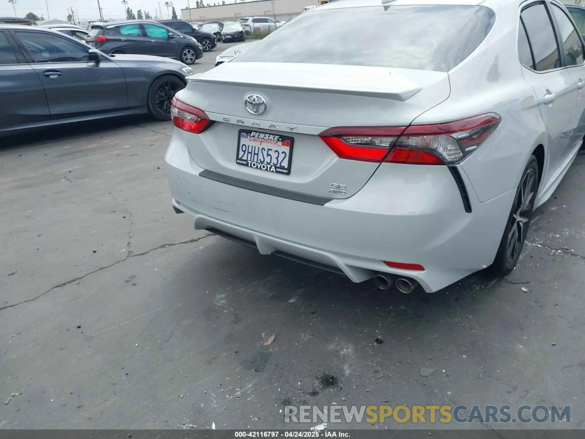 16 Photograph of a damaged car 4T1T11BK7NU060416 TOYOTA CAMRY 2022