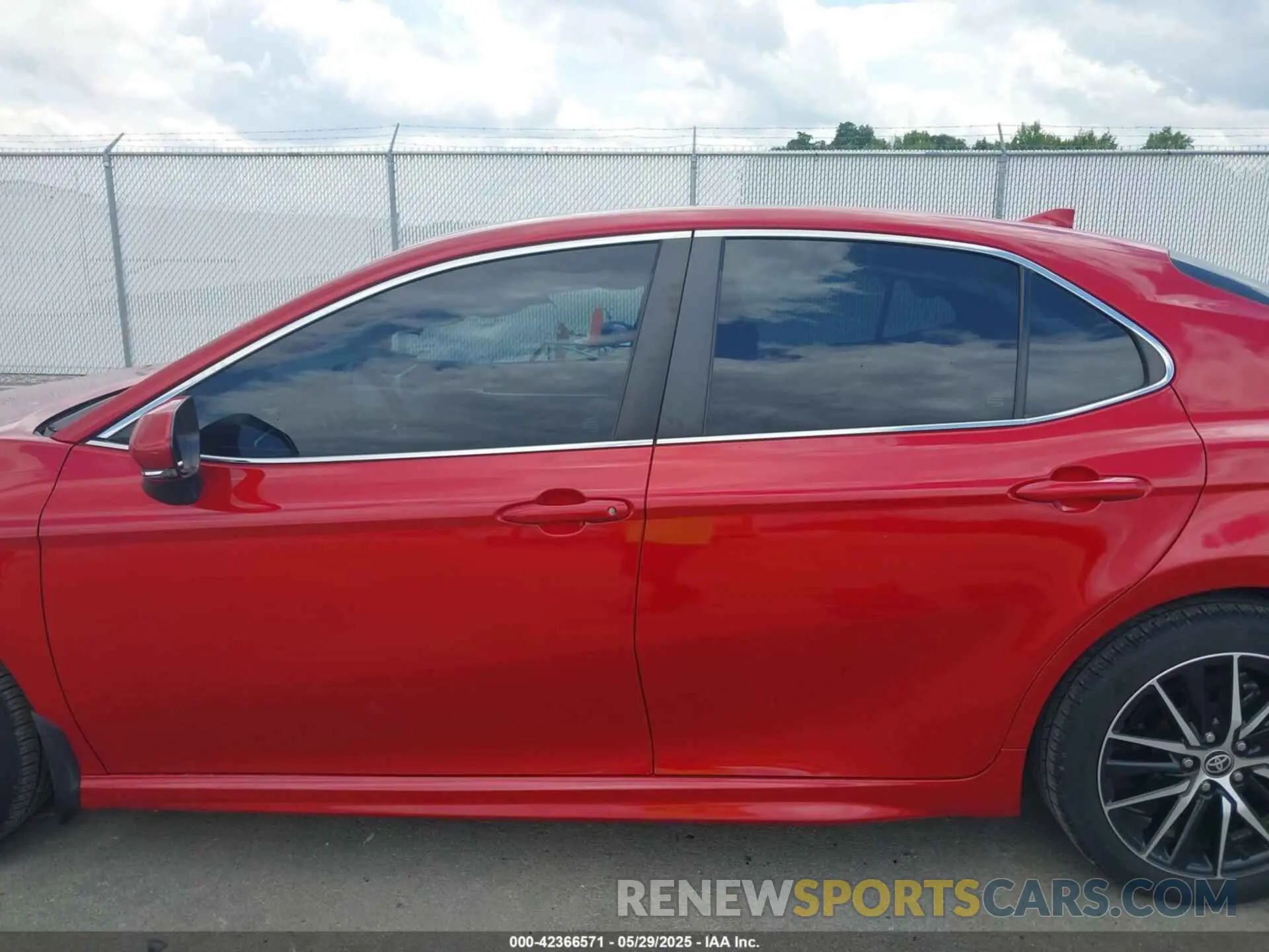 15 Photograph of a damaged car 4T1T11BK9NU059980 TOYOTA CAMRY 2022