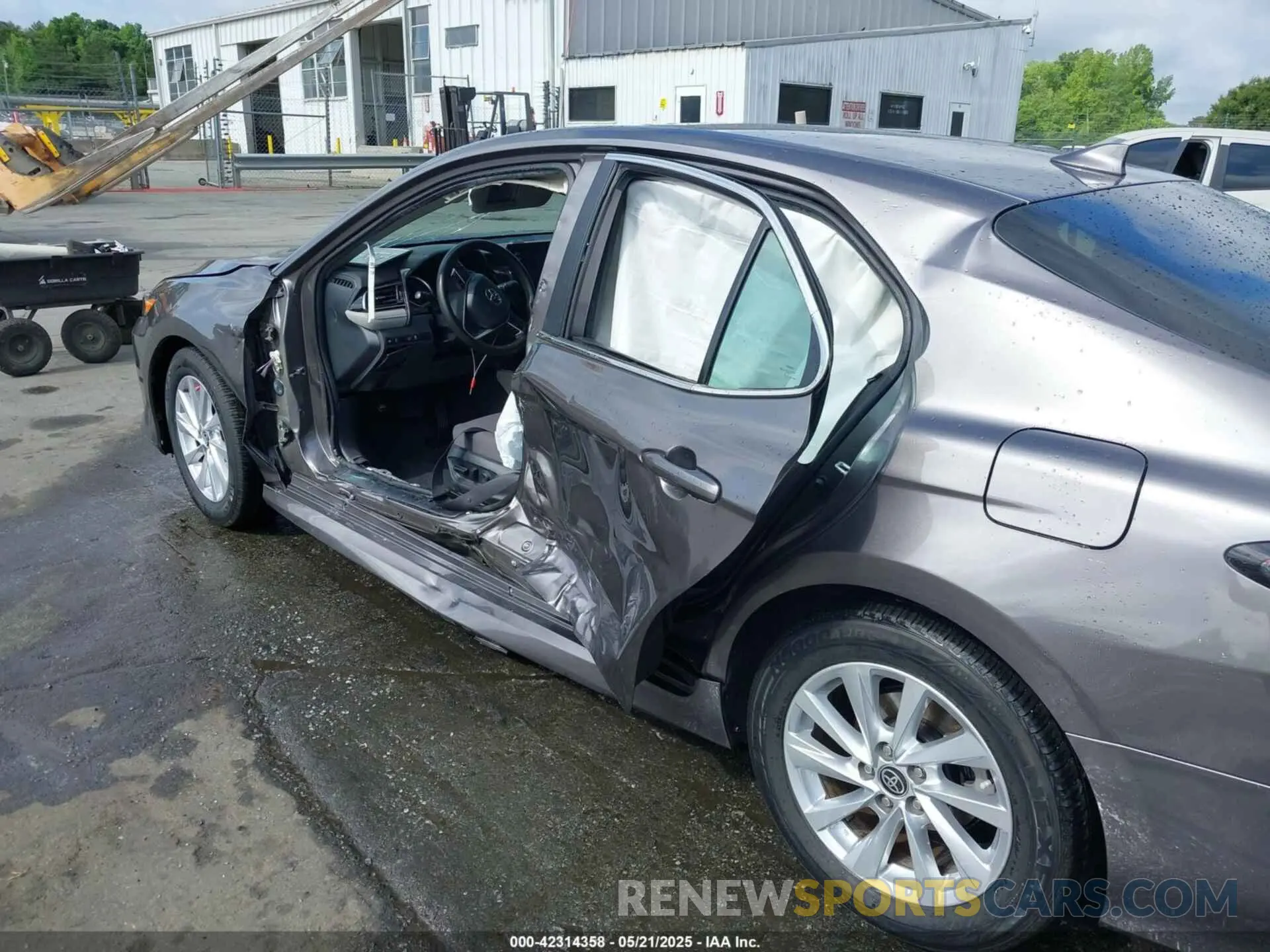 18 Photograph of a damaged car 4T1C11AK0PU142671 TOYOTA CAMRY 2023