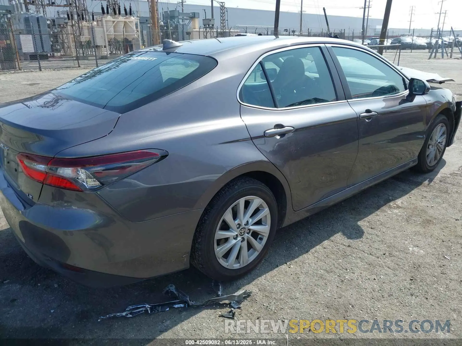 4 Photograph of a damaged car 4T1C11AK2PU165627 TOYOTA CAMRY 2023