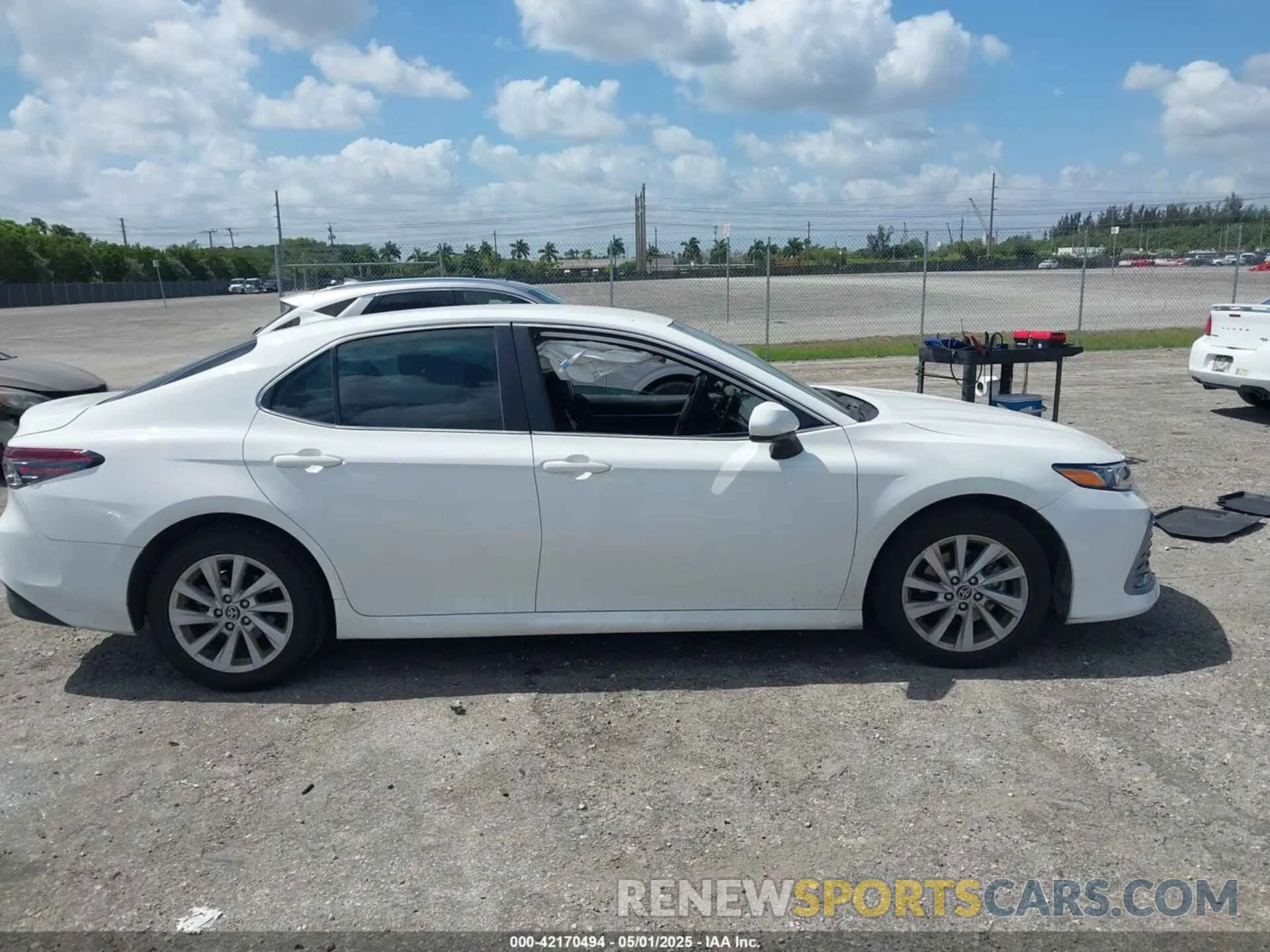 14 Photograph of a damaged car 4T1C11AK2PU185800 TOYOTA CAMRY 2023