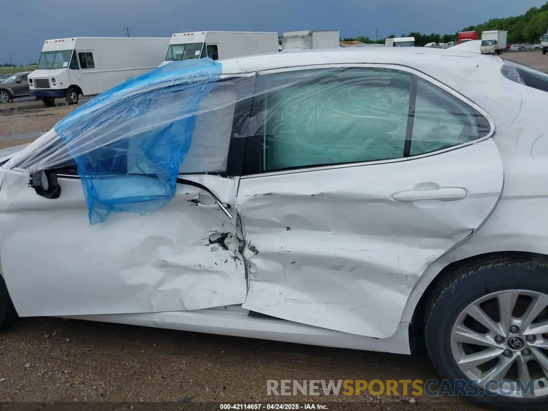 14 Photograph of a damaged car 4T1C11AK3PU836433 TOYOTA CAMRY 2023